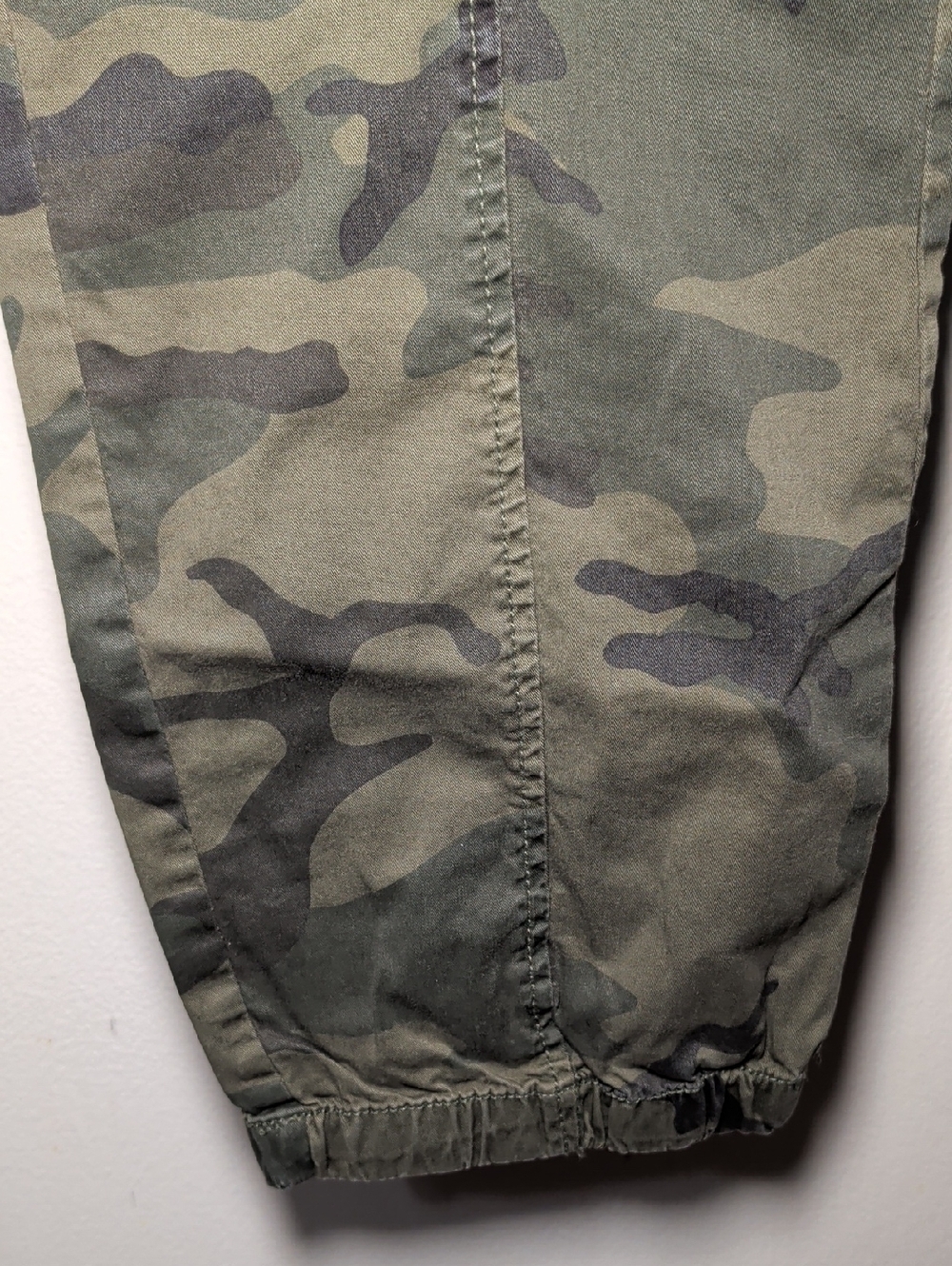 Sanctuary Standard Surplus Camo Cargo Pants Joggers Olive Green Women Size 30" - Picture 4 of 8